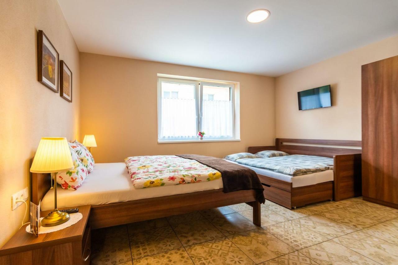 Villa Ephelia Dunajská Streda エクステリア 写真