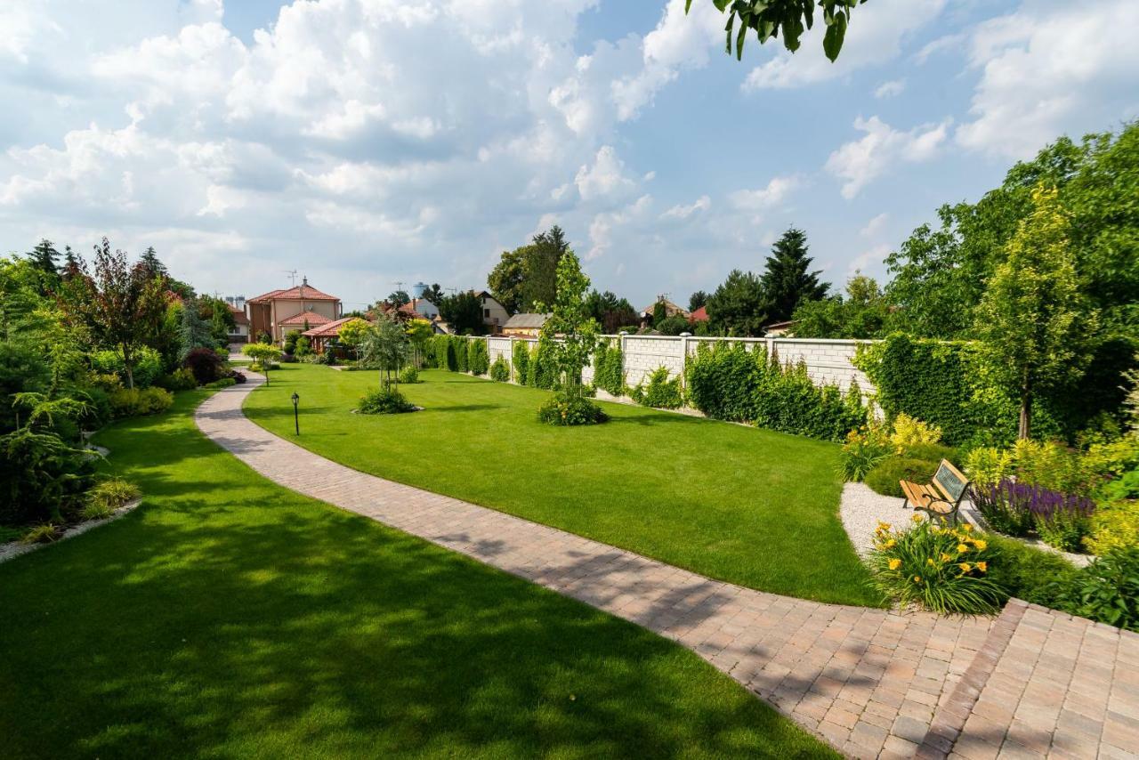 Villa Ephelia Dunajská Streda エクステリア 写真