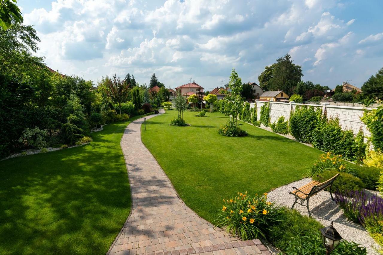 Villa Ephelia Dunajská Streda エクステリア 写真