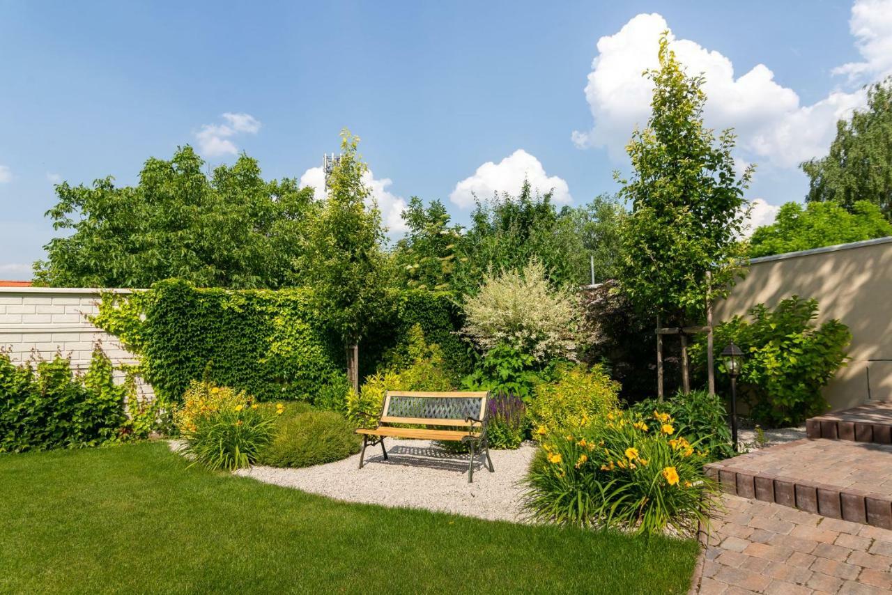 Villa Ephelia Dunajská Streda エクステリア 写真