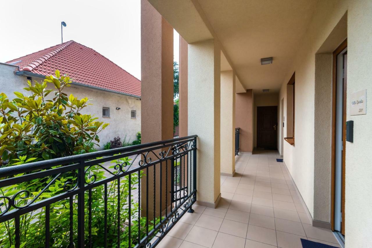 Villa Ephelia Dunajská Streda エクステリア 写真